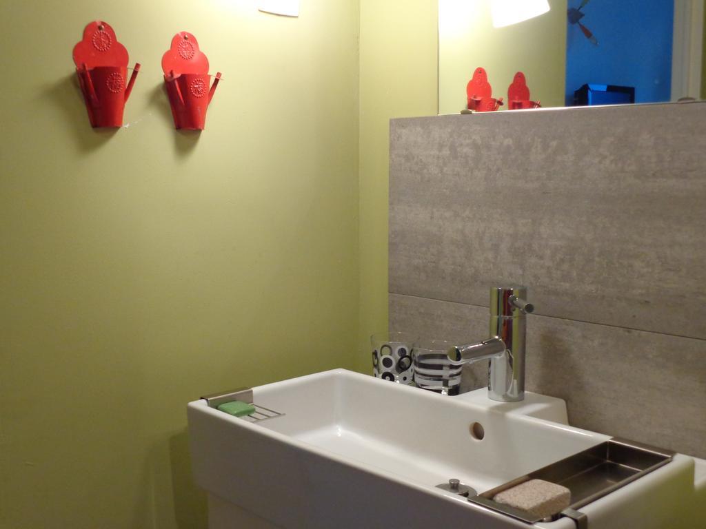 Uccle B&B La Chambre Du Zodiaque الغرفة الصورة
